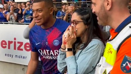 Strasbourg-PSG : Mbappé tire dans le nez d’une spectatrice, et arrête son échauffement pour s’excuser