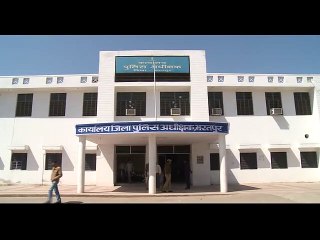 एसपी ऑफिस परिसर में घूमता दिखा सांप...छह फीट लंबाई देख डरे लोग