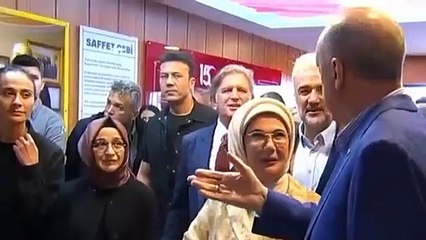 Oy kullanmak için sıra bekleyen Erdoğan seslerin yükselmesine tepki gösterdi