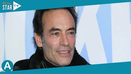 Anthony Delon (Meurtres au Mont-St-Michel) : quelles sont ses relations avec sa soeur Anouchka et so