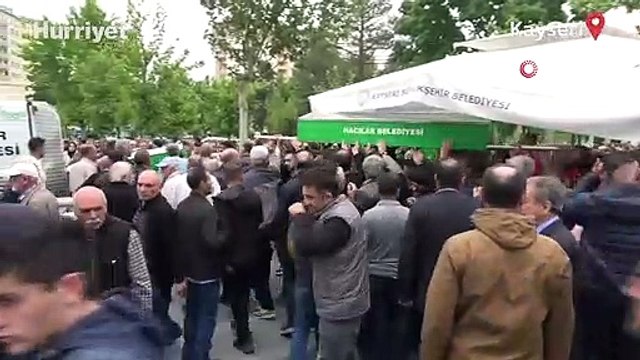 En acı cenaze: Anne ve 2 çocuğu yan yana son yolculuğuna uğurlandı