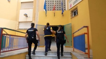Policía escolta a los carteros que llevan el voto por correo en Melilla