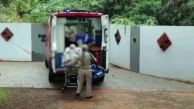 Idosa cai da cama e precisa ser socorrida pelo Siate