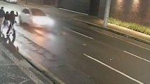 Vídeo: câmeras flagram momento em que mulher é atropelada na Rua Paraná