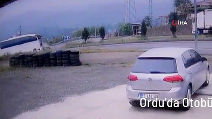 Ordu'da Otobüsle Çarpışan Araç Metrelerce Savruldu
