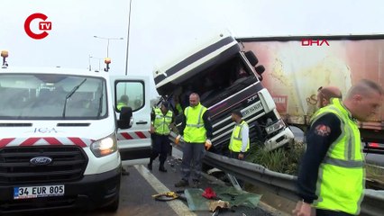 Çekmeköy, Kuzey Marmara Otoyolu'nda tır bariyerlere çaptı