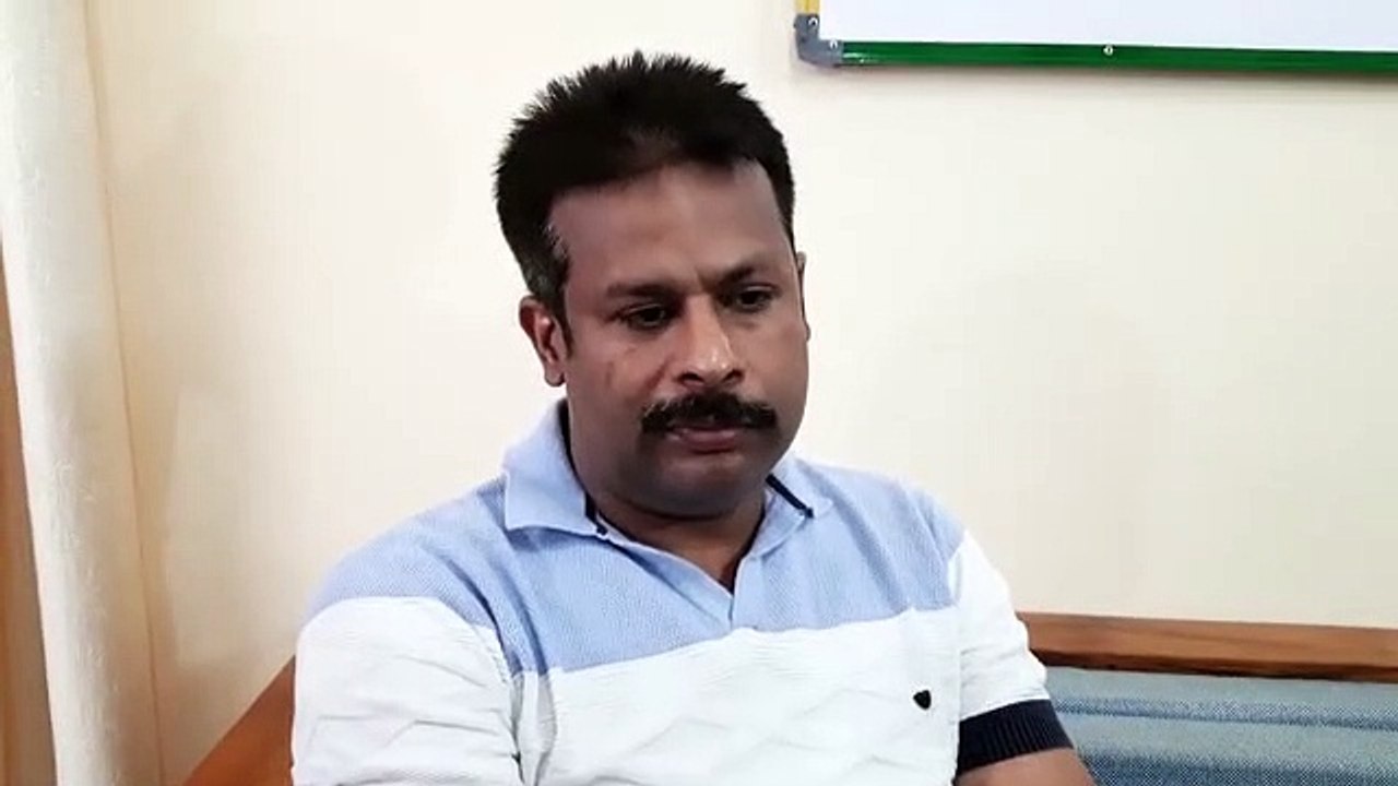 खेत में मिली युवक की अधजली लाश, बाइक भी जलाई