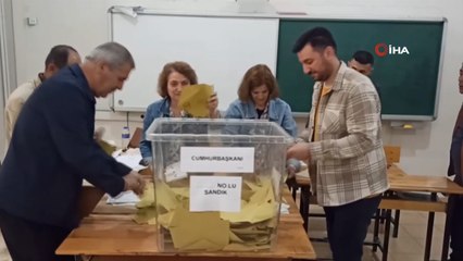 İstanbul'da sandıklar açıldı, oy sayımı başladı