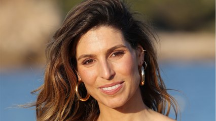 GALA VIDÉO - PHOTO - Laury Thilleman en béquilles : l’ancienne Miss garde le sourire malgré tout