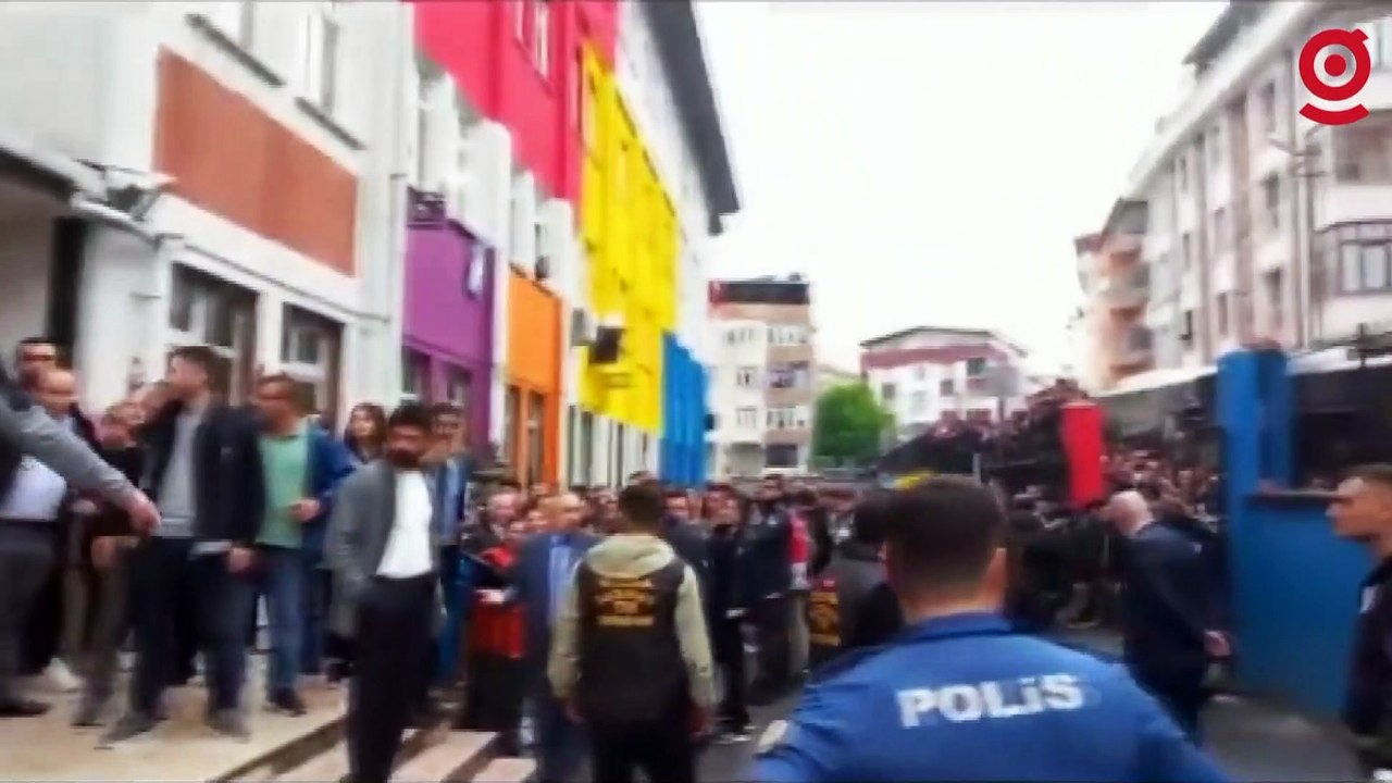 Halk oy hırsızlarına ders verdi: Oy torbası alkışlarla taşındı