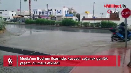 Bodrum'da kuvvetli sağanak; yollar göle döndü