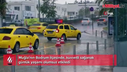 Bodrum'da kuvvetli sağanak; yollar göle döndü