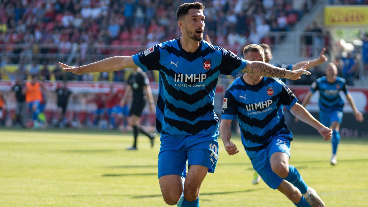 Nach Drama in Regensburg: 'Die Feier dauert noch eine Stunde nach Schlusspfiff an'