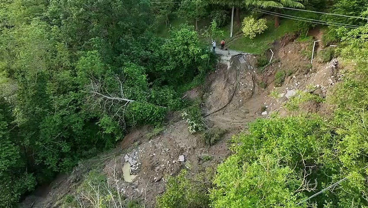 Maltempo, a Castel del Rio strada panoramica distrutta dalla frana vista dal drone