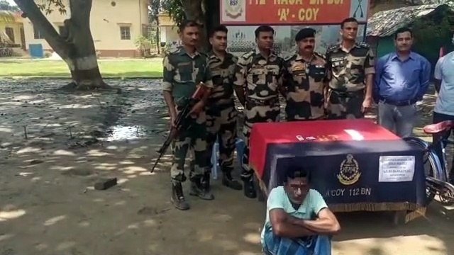 कोलकाता: मलाशय में छिपाए थे सोने के 12 बॉर, तस्कर पकड़ा