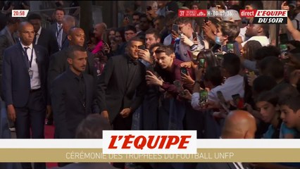 Mbappé arrive enfin au Pavillon Gabriel - Foot - Trophées UNFP
