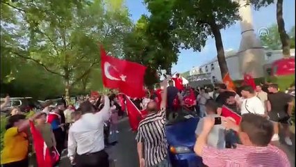 Almanya'da Cumhurbaşkanı Erdoğan lehine sevinç gösterileri