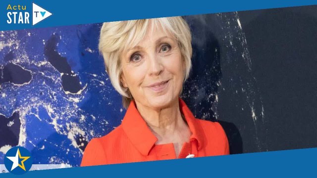 « On a vu que j'avais une perruque » : Évelyne Dhéliat se livre à cœur ouvert sur son cancer du sein