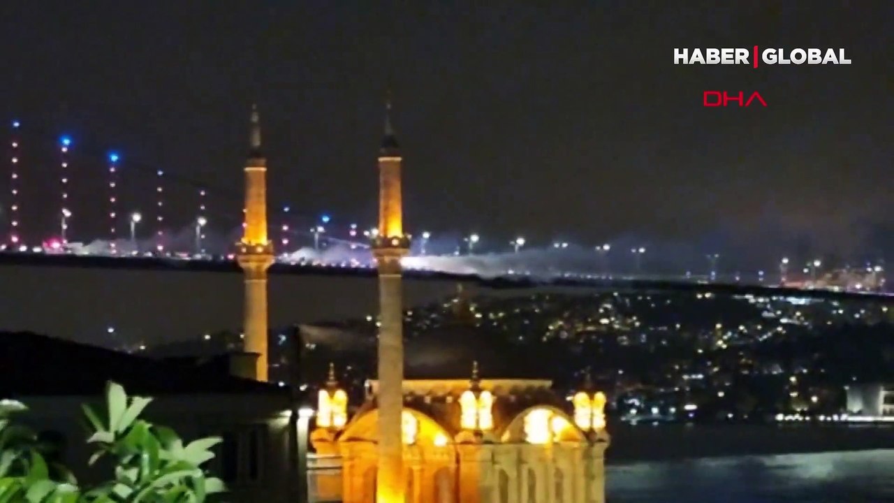 15 Temmuz Şehitler Köprüsü'nde seçim kutlaması... Havai fişek patlatıldı