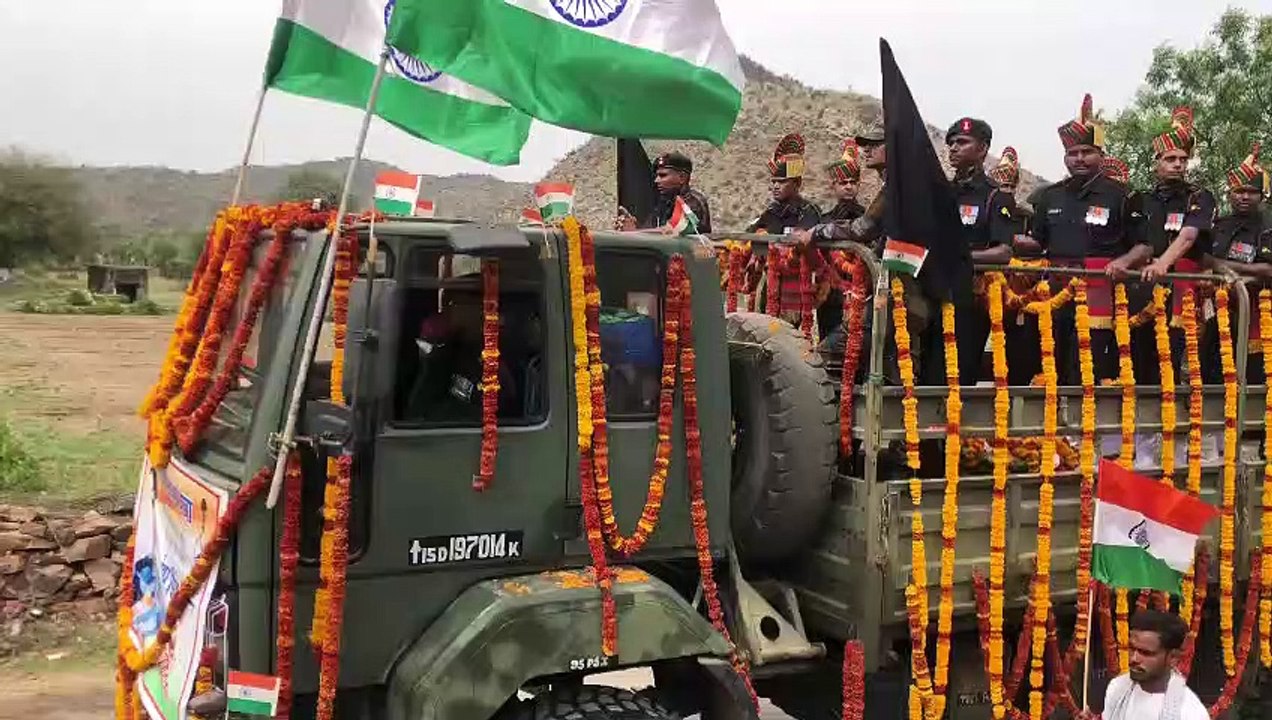 जवान मुकेश सिंह को नम आंखों से दी विदाई, 13 वर्षीय बेटे आर्यन ने पिता को दी मुखाग्नि
