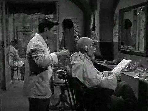 Totò Peppino e fuorilegge, il taglio all'umberta, l'esilarante gag