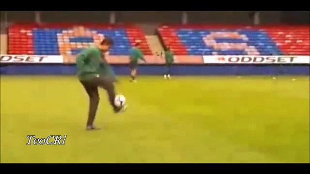 Cristiano Ronaldo - Crazy Warm Up Skills ► Teo CRi (2)
