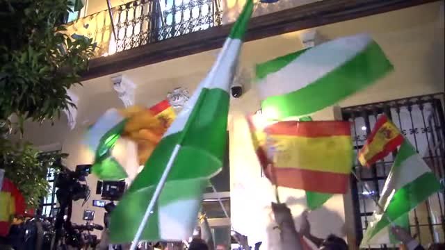 La derecha arrebata ayuntamientos al PSOE en media España