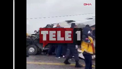 Sivas'ta TIR ve minibüs çarpıştı ölü ve yaralılar var!