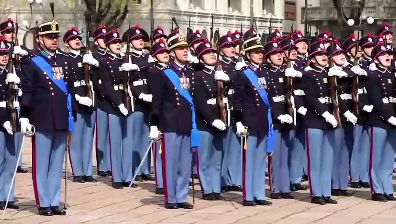 Milano, l?emozionante cerimonia di giuramento degli allievi e delle allieve della Scuola militare Teuli?