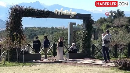 Antalya'da sahilde yoğunluk yazı aratmadı