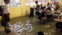 Denuncian inunda en escuela en México, a si tiene clases