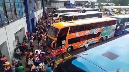 ALTO FLUJO DE PASAJEROS EN LA TERMINAL TERRESTRE