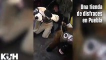 Disfraces de “Frida y Titán”, los perros rescatistas en Tienda Poblana