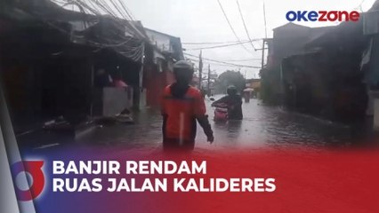 Banjir Rendam Ruas Jalan Kalideres, Belasan Motor Mogok