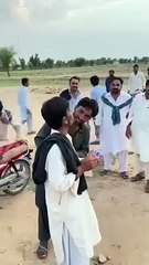 Munh se aag nikal Raha Hai