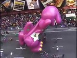 Viento le jugó mala jugada a Barney en Desfile de Dia de Accion de Gracias