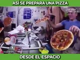 Astronauta cocinan una pizza desde el espacio