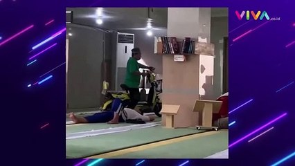 AGAK LAEN! Fakta Pria Naik Sepeda Listrik di Dalam Masjid