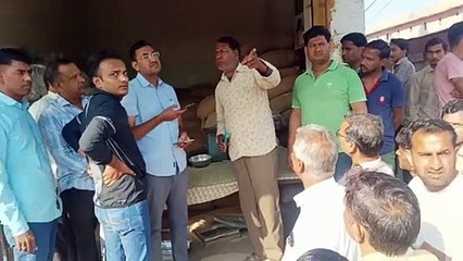 Video : रुपयों से भरा बैग ले उड़े चोर, पुलिस तलाशी में जुटी