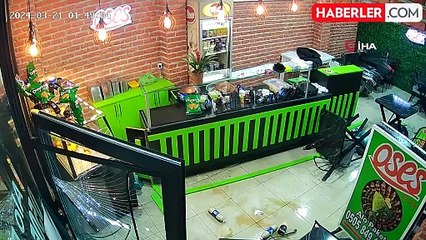 Tamirci çalışanı, kendisine emanet edilen BMW ile çiğ köfteciye böyle daldı