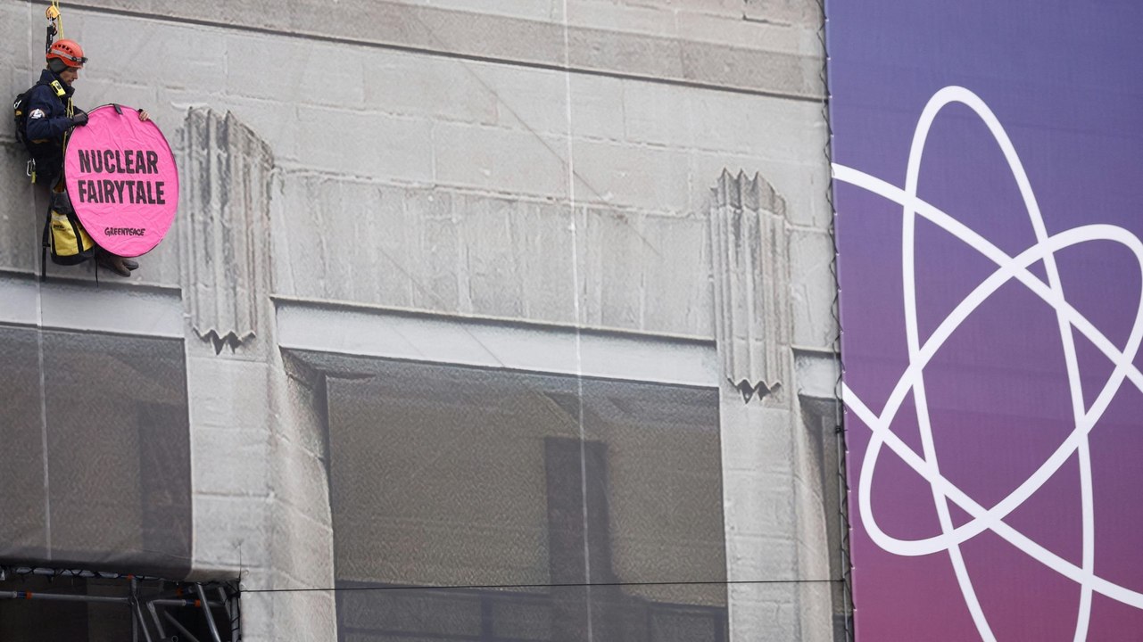 Greenpeace-Protestaktion gegen Atomgipfel in Brüssel