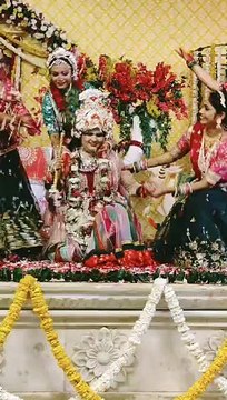 पुष्प फागोत्सव में राधा-कृष्ण की लीलाएं हुई साकार