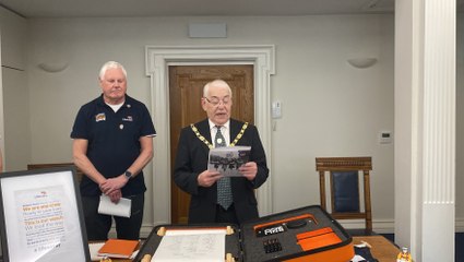 Farnham Mayor makes speech before RNLI 200 year anniversary scroll signing