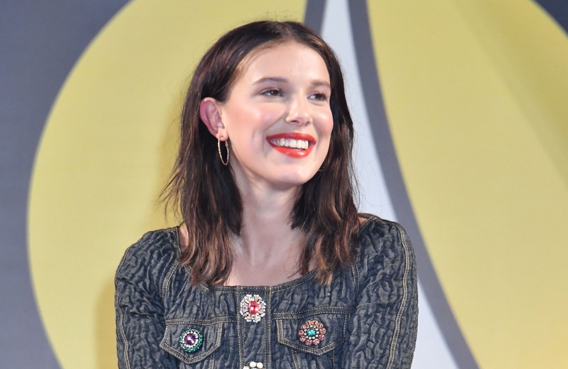 Millie Bobby Brown utiliza un nombre falso para dejar malas críticas