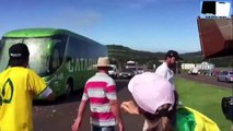 Brasileños atacan a pedradas el camion del equipo de Brasil