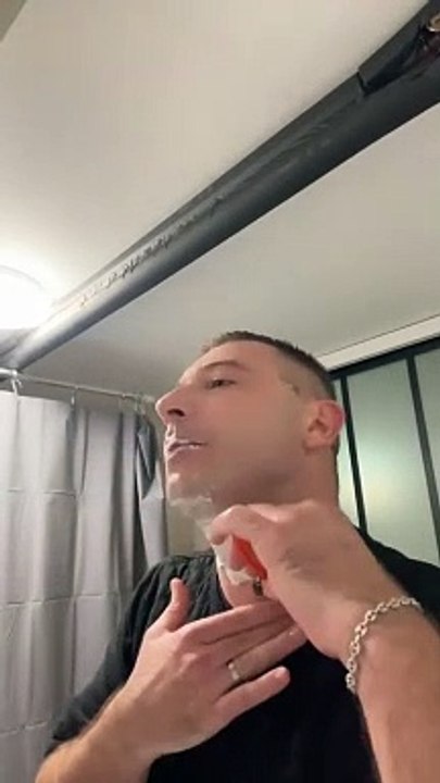 Oliv Oliv  Pour tous les autres, Je vous embrass