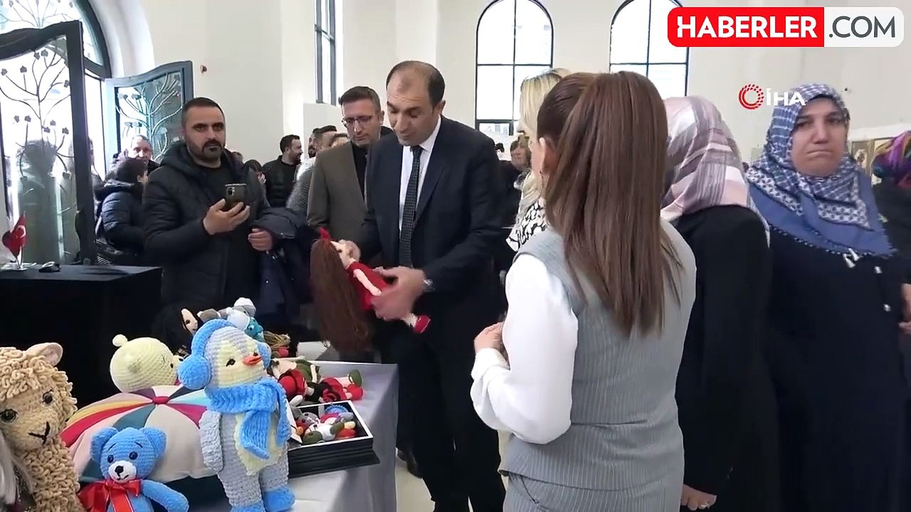 Kadınların el emeği göz nuru ürünleri sergilendi