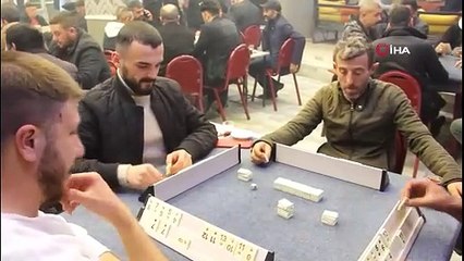 Tek başına 4 ıstakada okey oynayan vatandaş artık yalnız değil