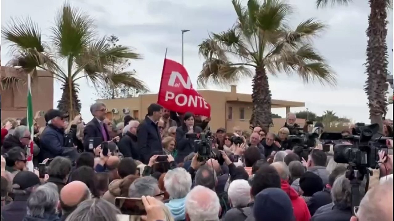 Ponte, i no del Pd. A Torre Faro la segretaria Elly Schlein