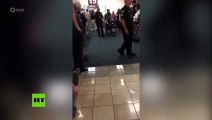Desalojan de un avión a una señora que llevaba una ardilla